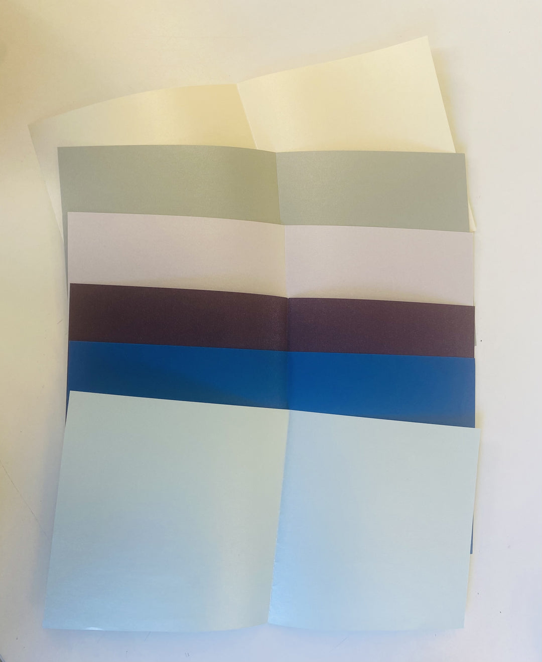 KARTONČEK 16X16CM 120G BARVNI DVOJNI SORTIRANE BARVE