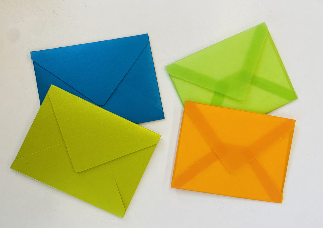 KUVERTA BARVNA +VIZITKA 7,5X5,5CM SORT