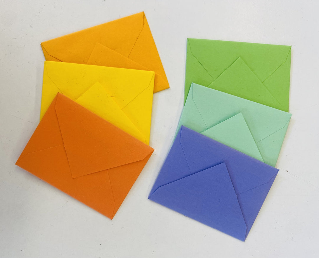 KUVERTA BARVNA +VIZITKA 6X4,5CM SORT.