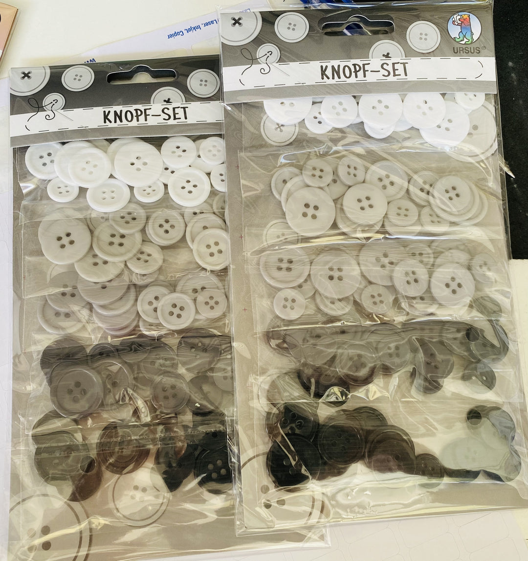 Komplet gumbov1,2-2cm 80/1 črno-beli